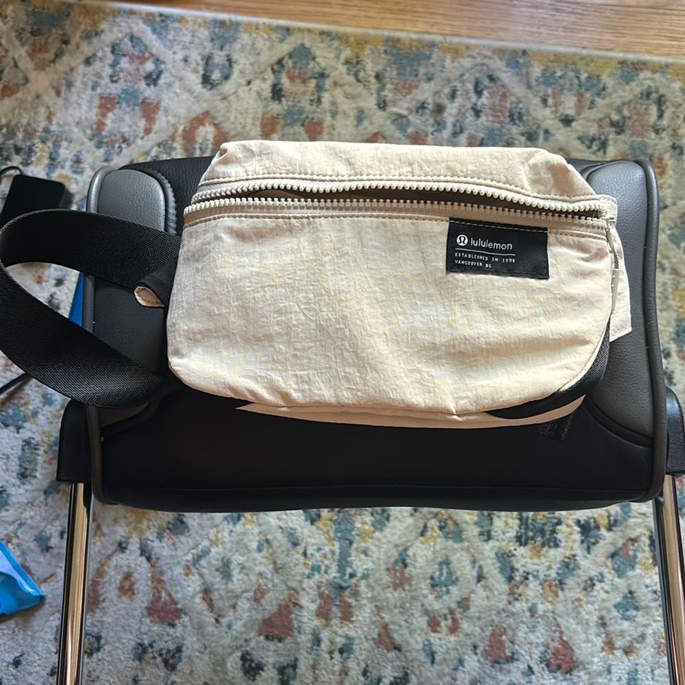 Lululemon Clean Lines Belt Bag 2L - Cream (Brand New)